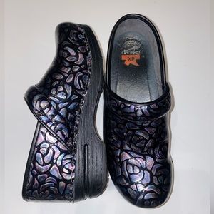Dansko XP clogs- Night Rose Patent Leather